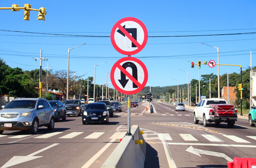 Eliminan giros a la izquierda en el cruce de Pedrozo desde este domingo