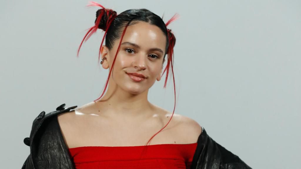 Fanático le hace pasar un mal momento a La Rosalía