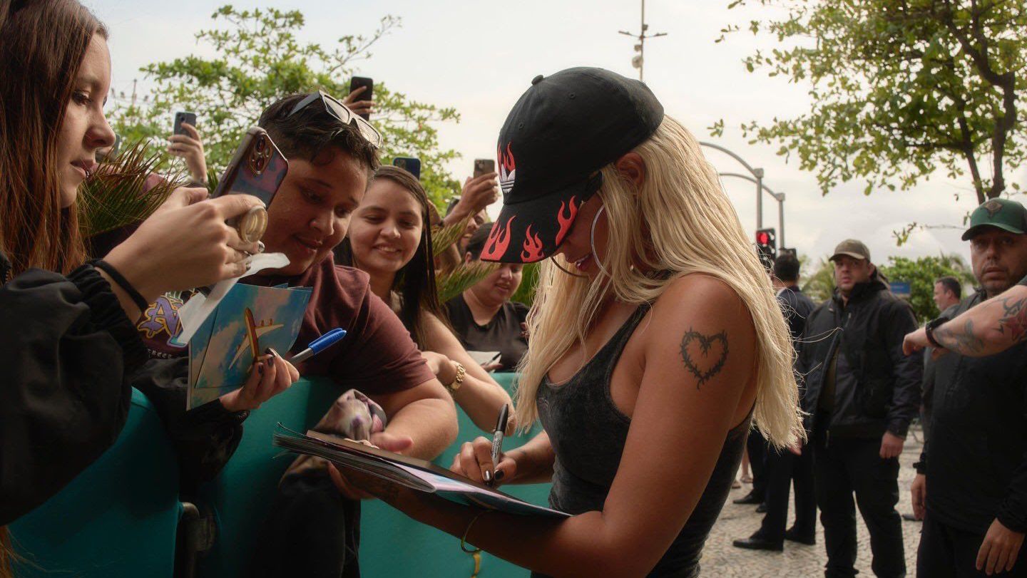 Karol G abrazó a sus seguidores antes de cantar en el Rock In Río