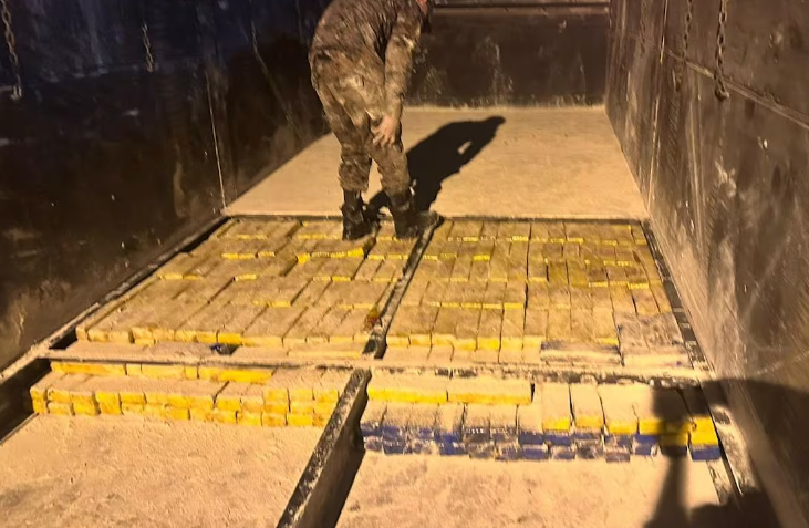 Chofer cae con más de una tonelada de marihuana oculta en su camión