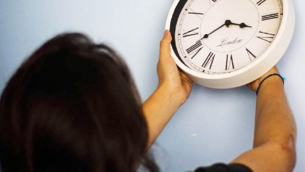 Establecen horario de verano permanente