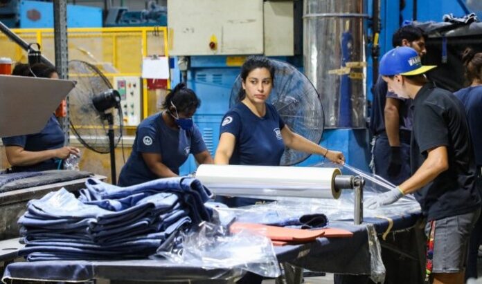 Industrias maquiladoras generan varios puestos laborales