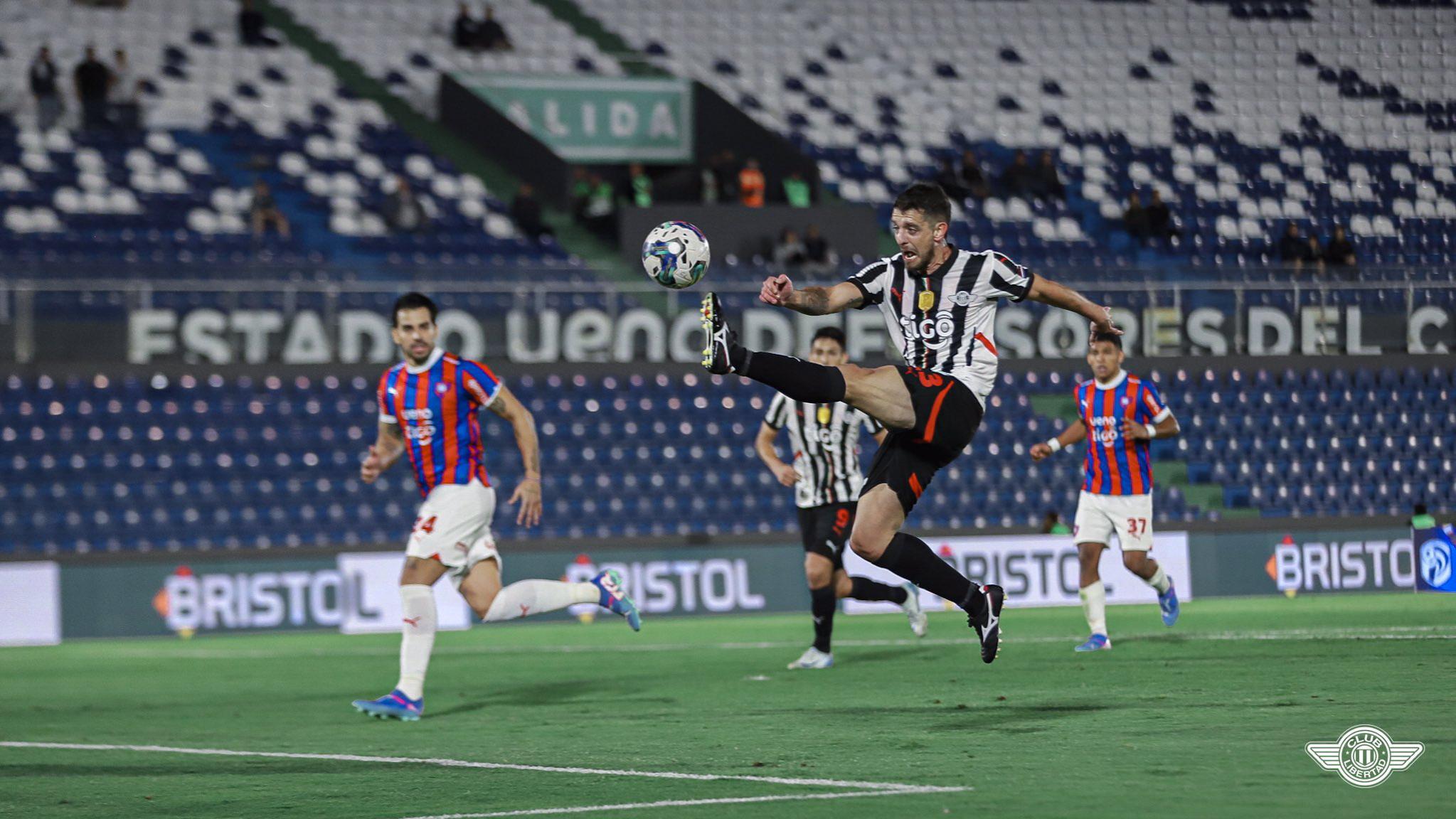 Triunfo del “Guma” y la polémica mano de Hernesto