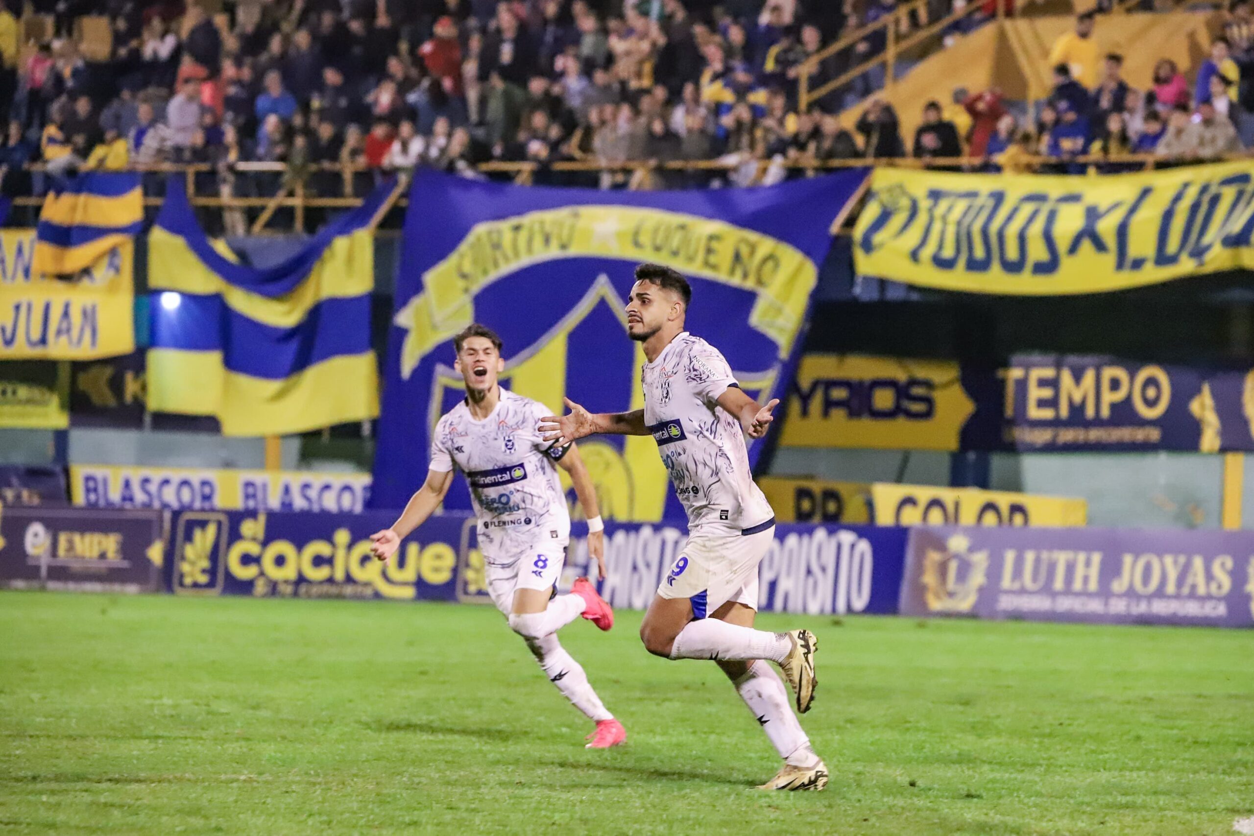 Triunfo del “Gallo Norteño” ante el “Kure Luque”