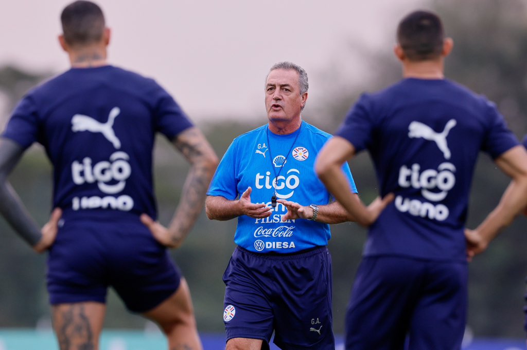 Alfaro cuenta con plantel completo y va armando equipo