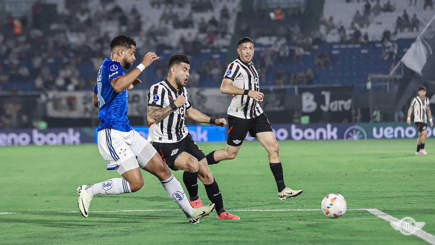 Duro golpe de Cruzeiro a Libertad en la Sudamericana