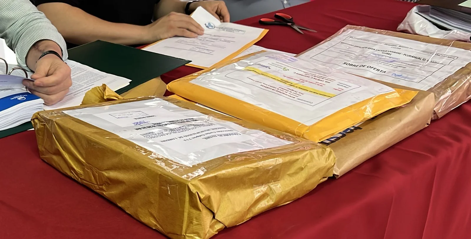 Municipio realiza apertura de sobres para licitación del recapado de Avda. Cacique Lambaré