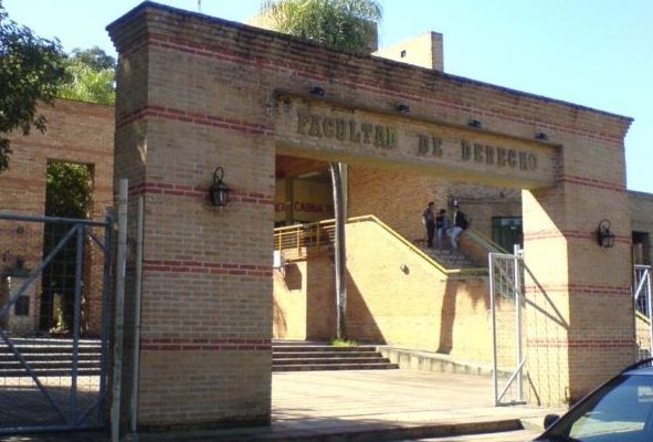 Estudiantes de Derecho UNA exigen renuncia de la decana