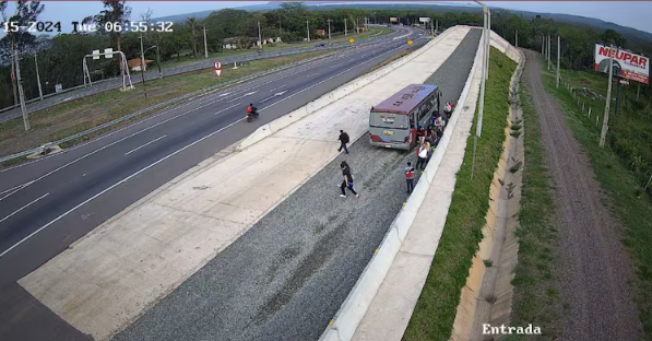 Colectivo recurre a rampa de frenado en Pedrozo