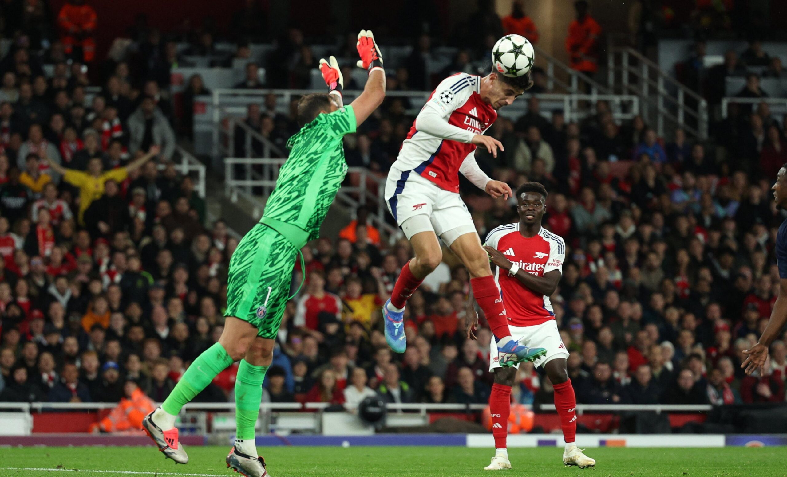 Arsenal dominó a un PSG desorientado