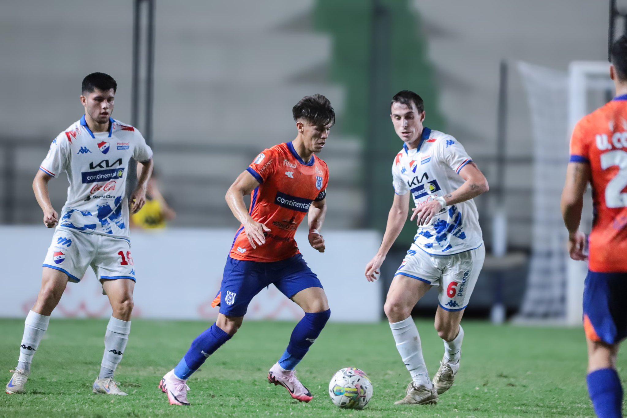 Nacional y 2 de Mayo se estancaron en la “15”