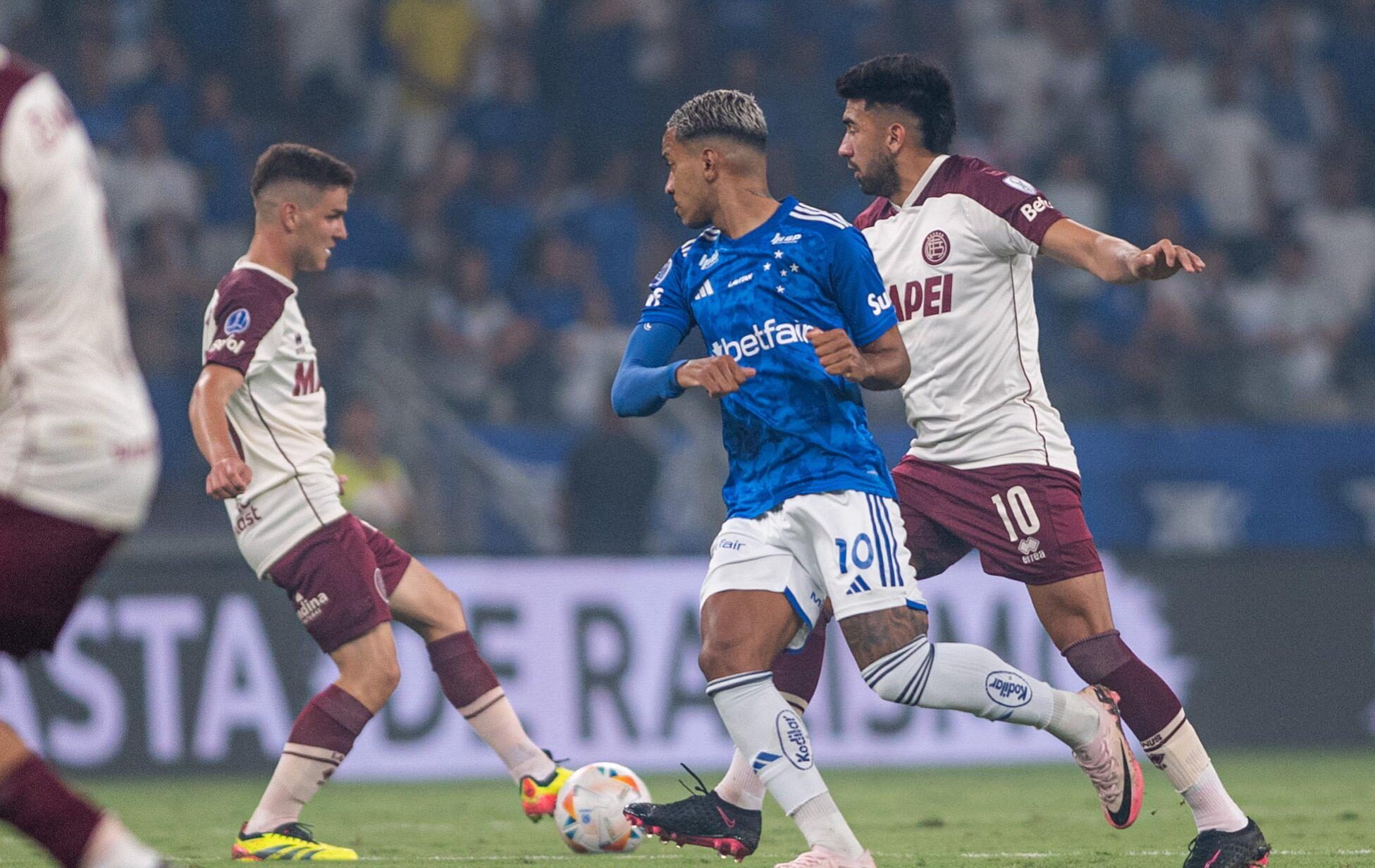 Cruzeiro y Lanús no se quitaron ventaja 