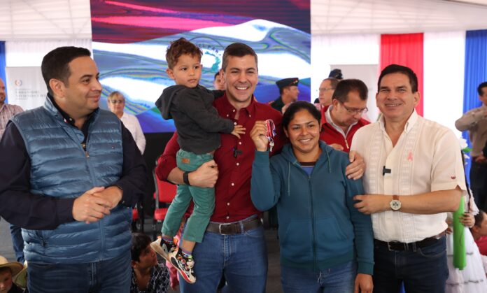 Familias de “Central” reciben llaves de sus viviendas