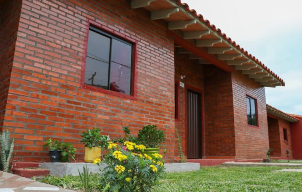 Entregan viviendas a familias en San Pedro