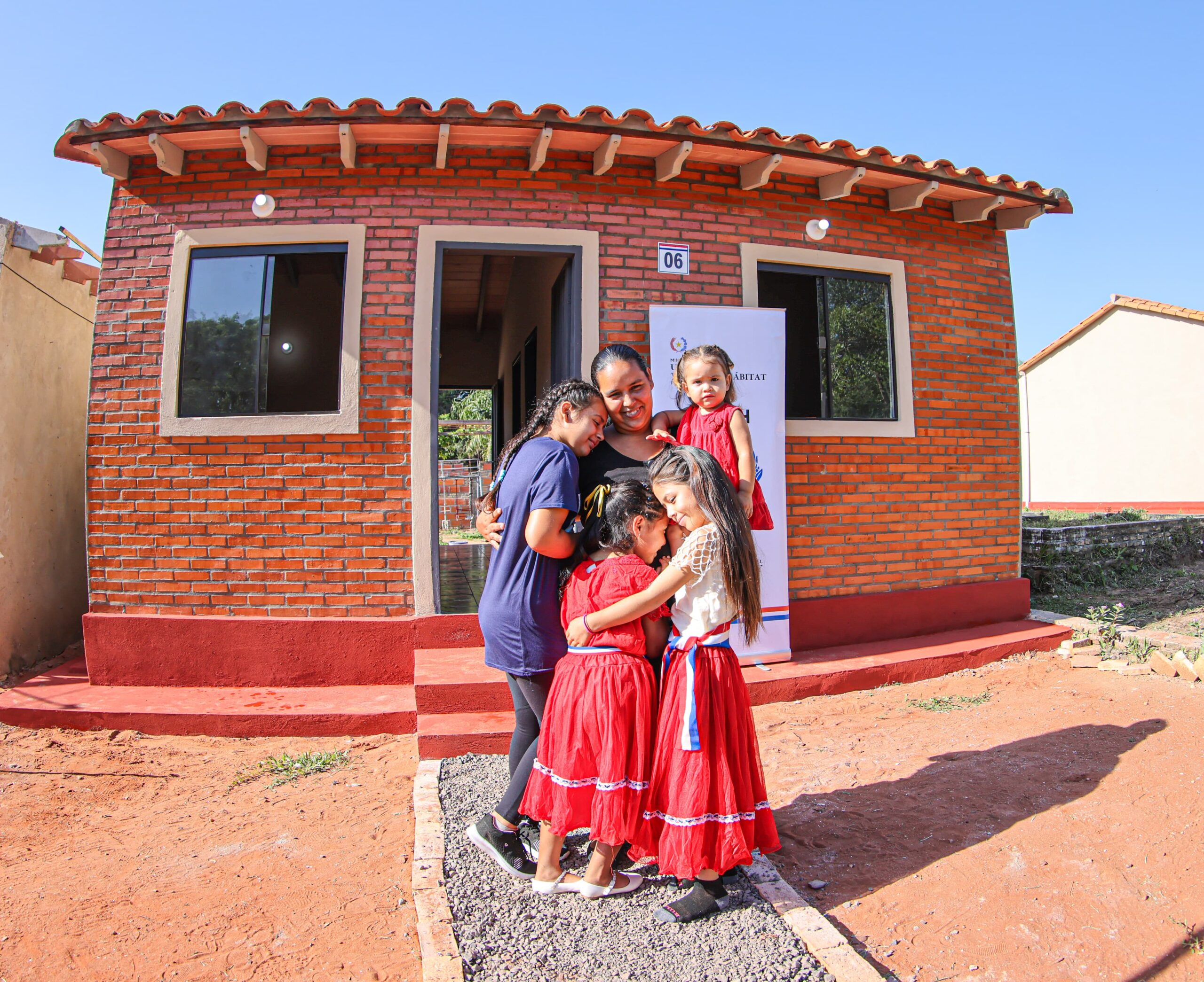 Inician construcción de viviendas del programa «Che Róga Porã» en Luque