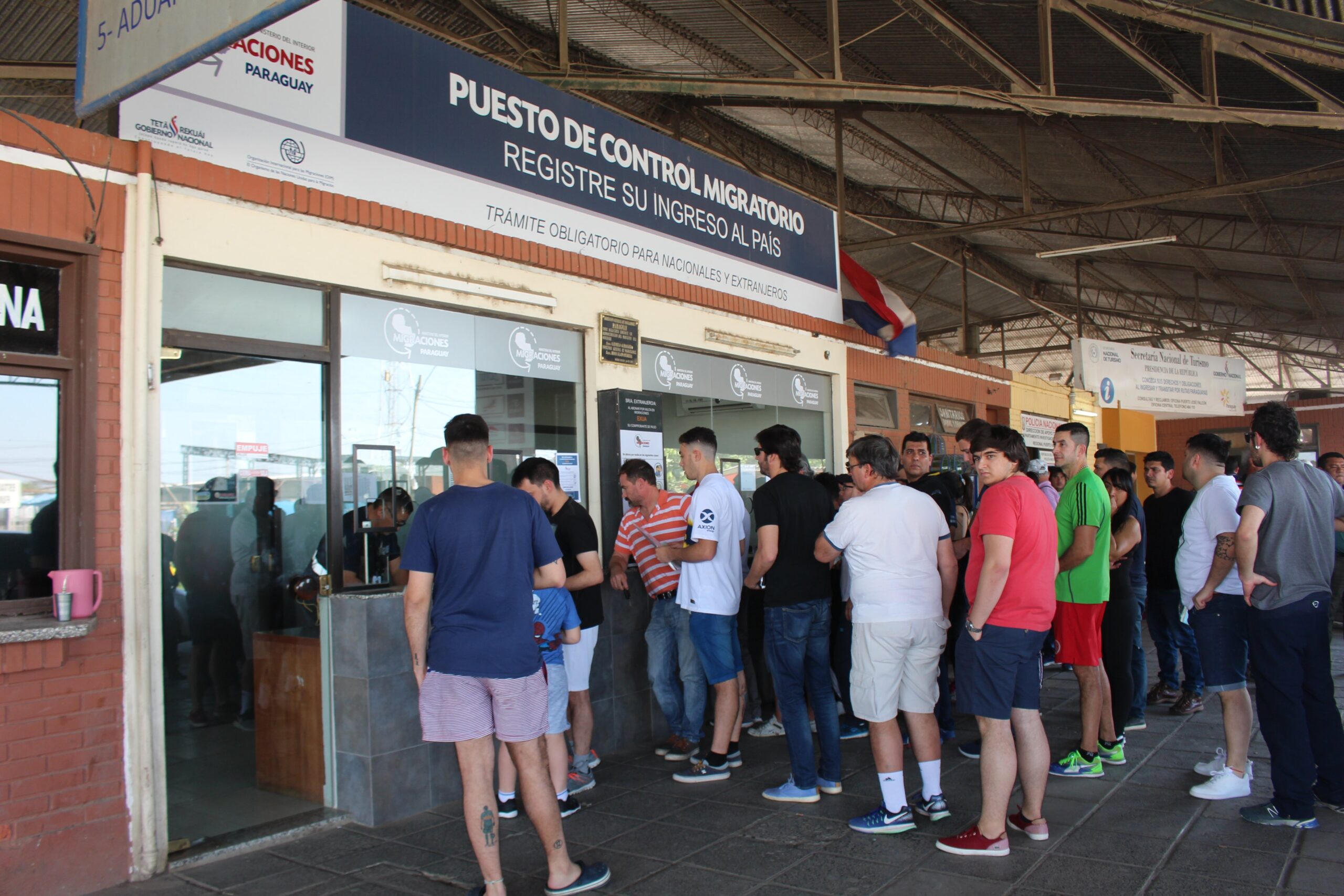 Migraciones refuerza controles para el ingreso de aficionados extranjeros