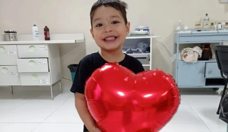 Milán sale de cirugía tras 15 horas de intervención