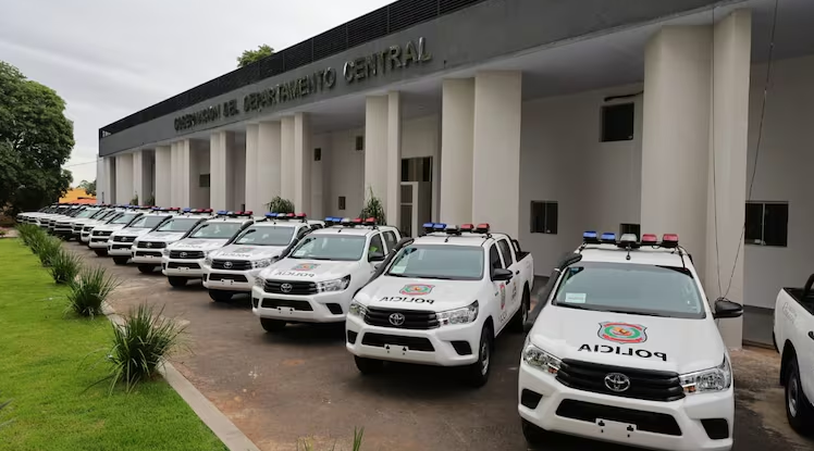 Gobernación de Central entrega 30 patrulleras nuevas a comisarías