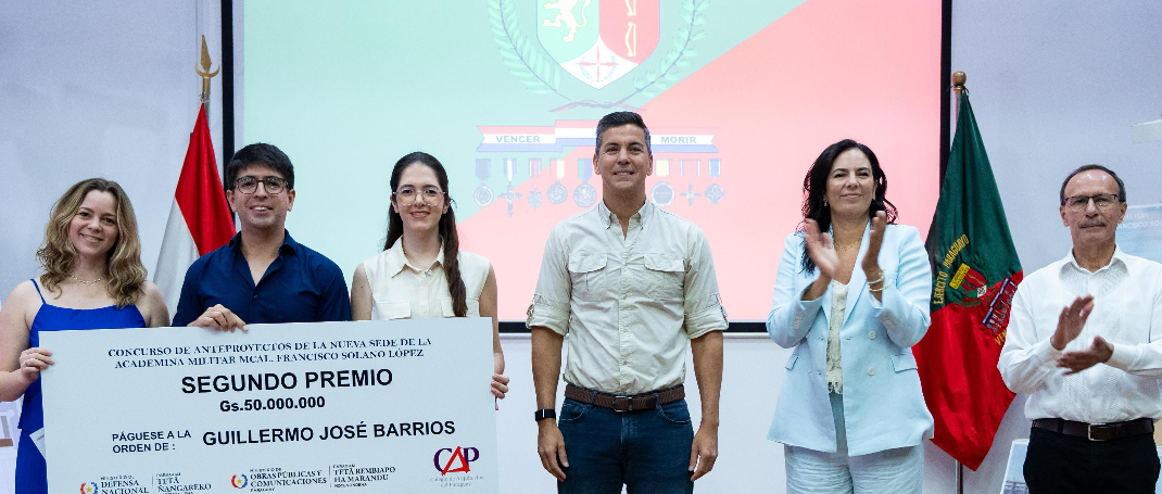 Peña reconoce a los arquitectos del anteproyecto de la nueva sede de la ACADEMIL