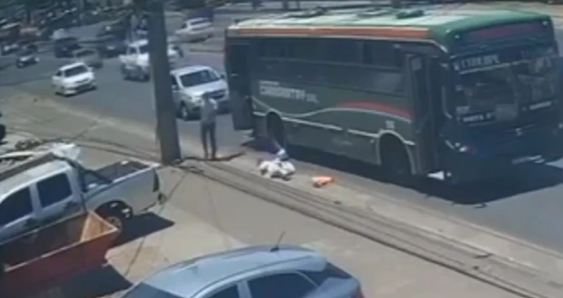 Mujer fallece tras caer de un bus en San Lorenzo