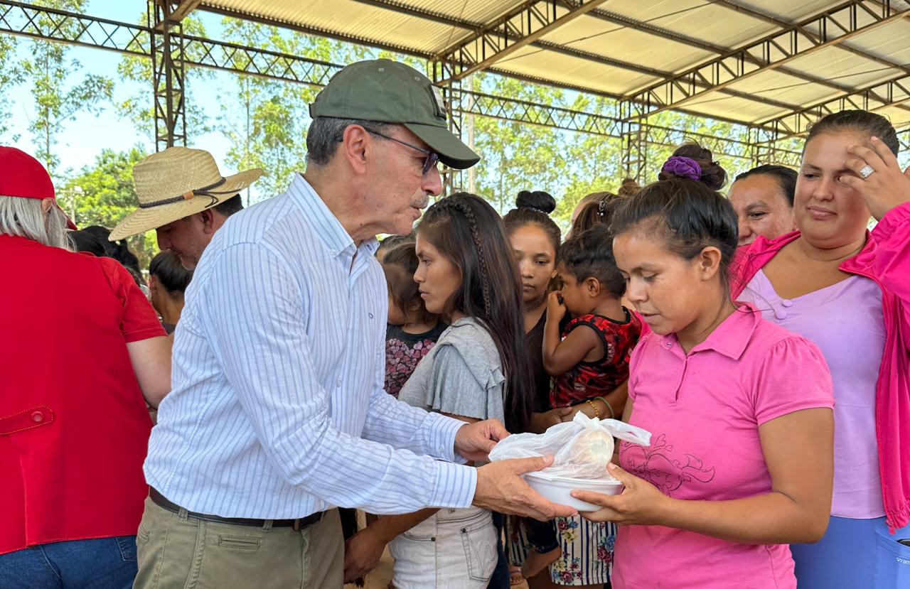 Ministerio de Defensa asiste a comunidad indígena Britez Cué