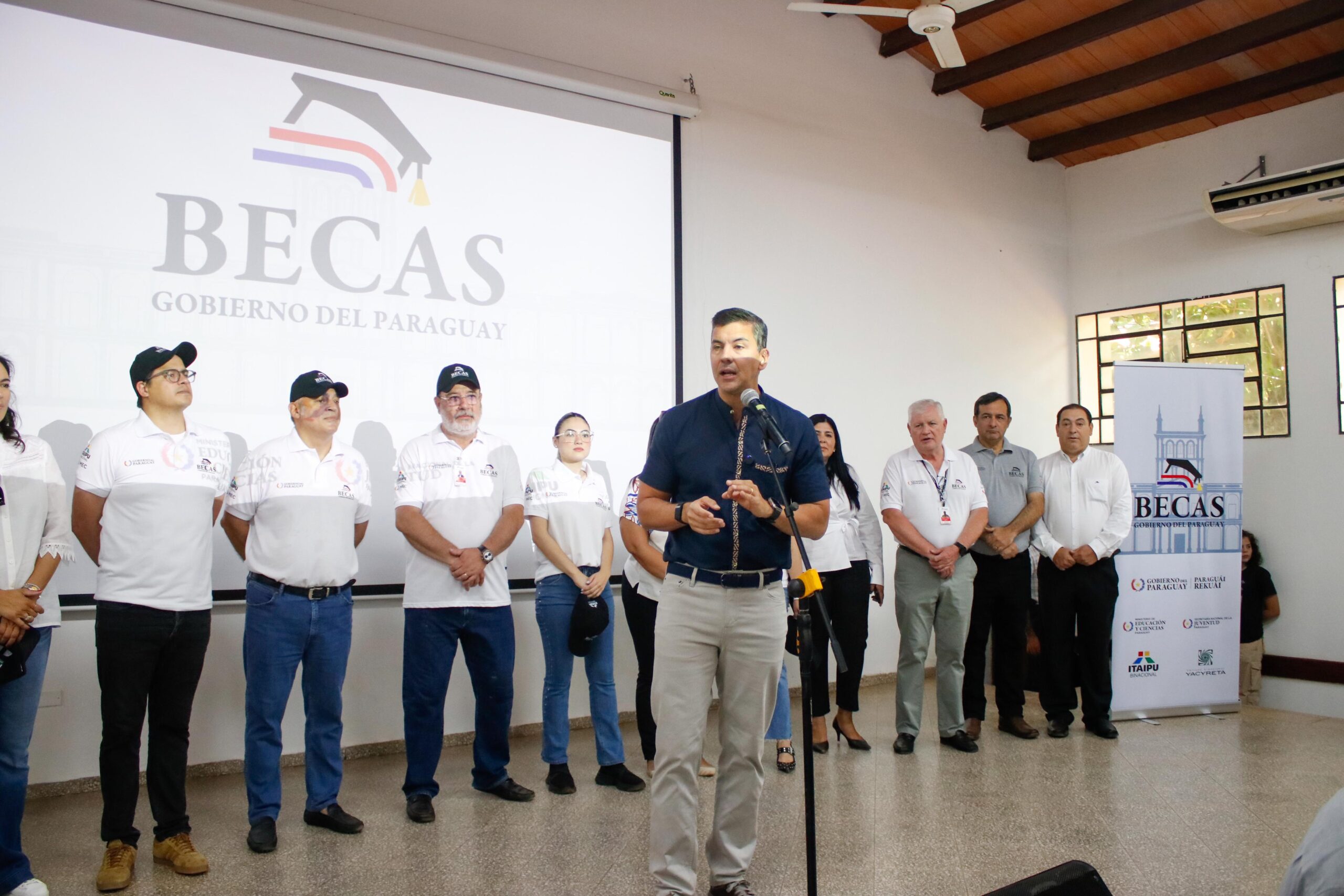 Peña destaca el acceso a la educación en el inicio de los exámenes para becas del Gobierno