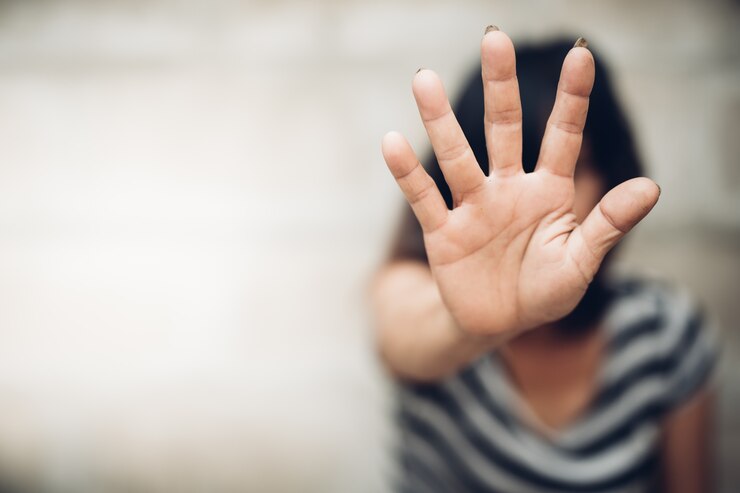 Descartan abuso sexual en niña fallecida, pero padres siguen detenidos