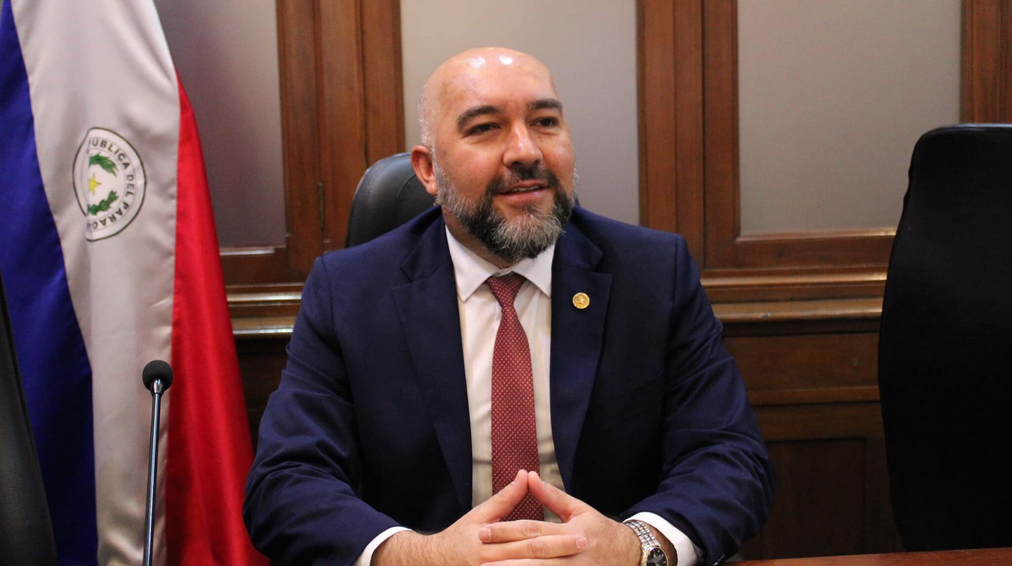 Arévalo presenta su renuncia “con el fin de someterse al proceso judicial correspondiente”