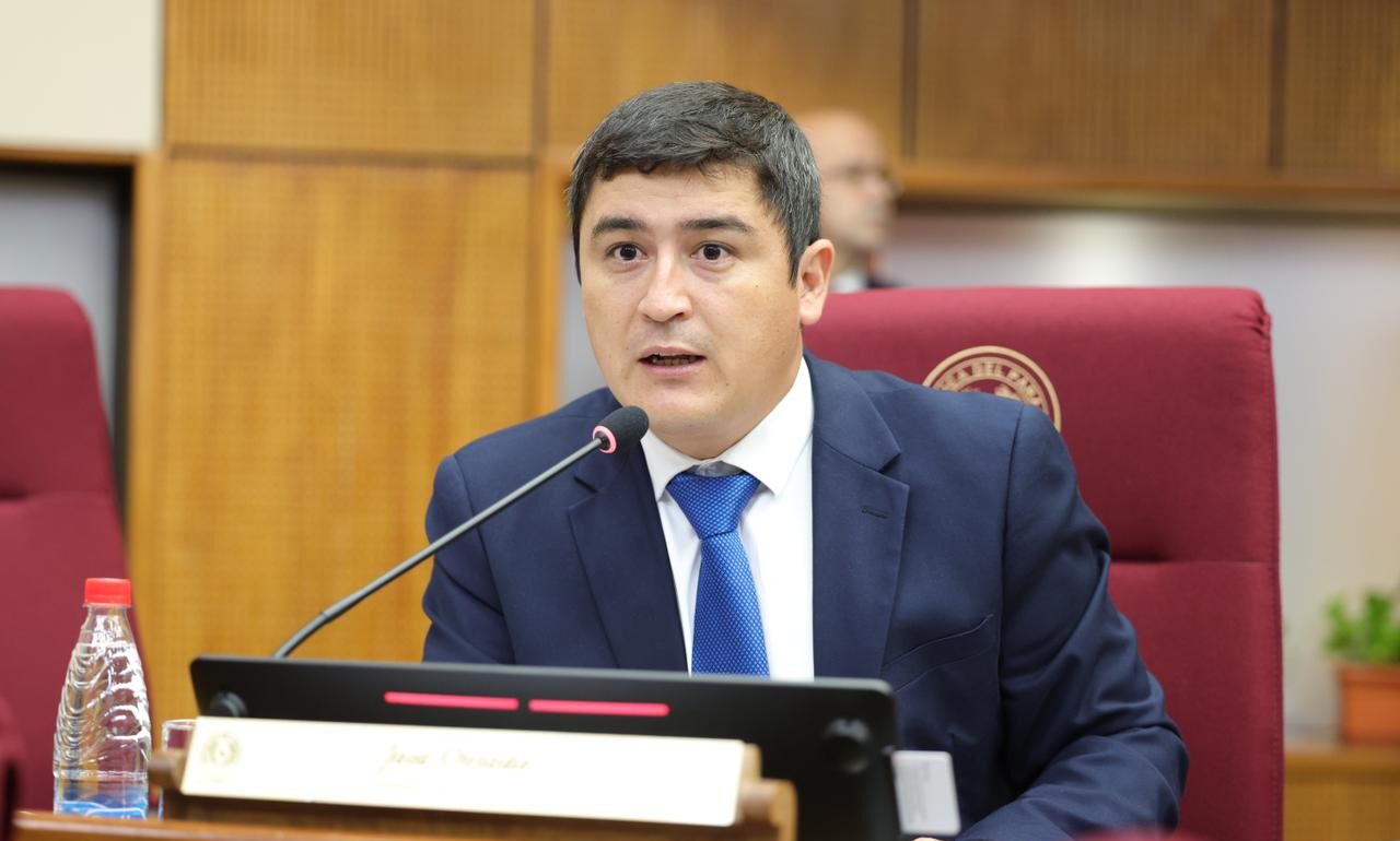 Convocan a fiscal general y a Osmar Legal a una reunión reservada