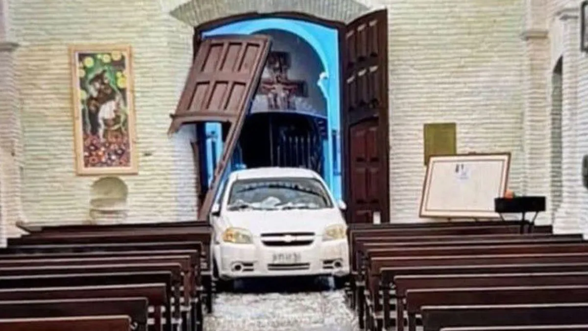 “¡Dios! ¡Dios!”: Un conductor choca con su auto contra una iglesia en Uruguay