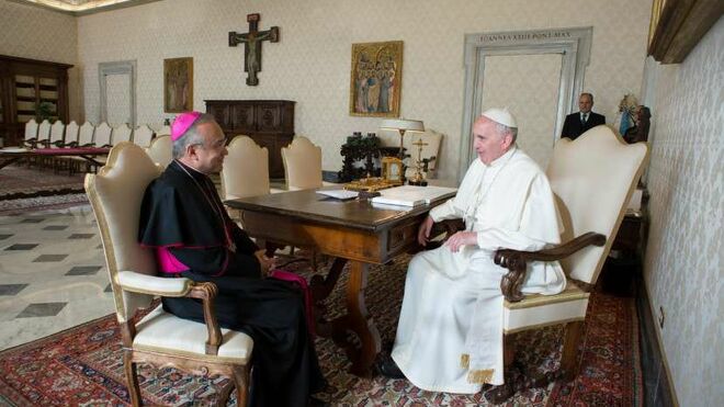 Papa recibe importante visita tras una noche tranquila y sin incidentes, según el Vaticano