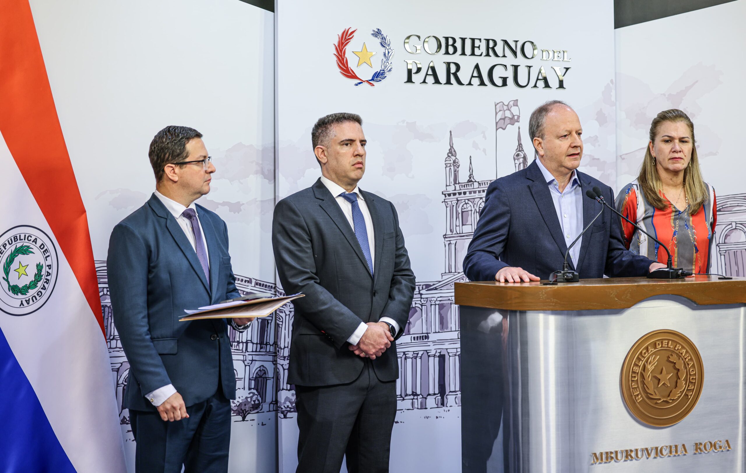 Gobierno conforma equipo nacional para mejorar el sistema de salud