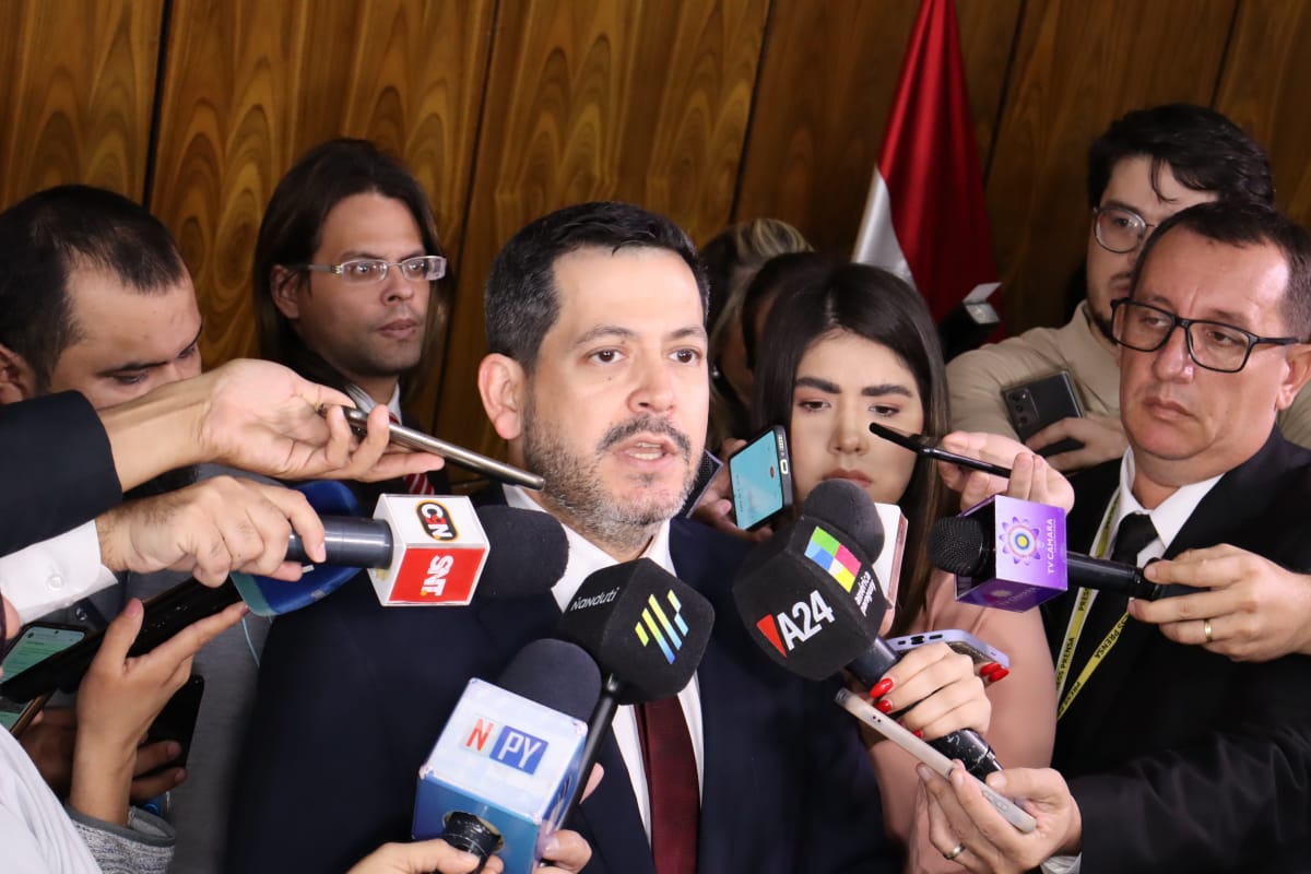 Raúl Latorre sobre pupitres de Itaipú: “Es un ataque político”