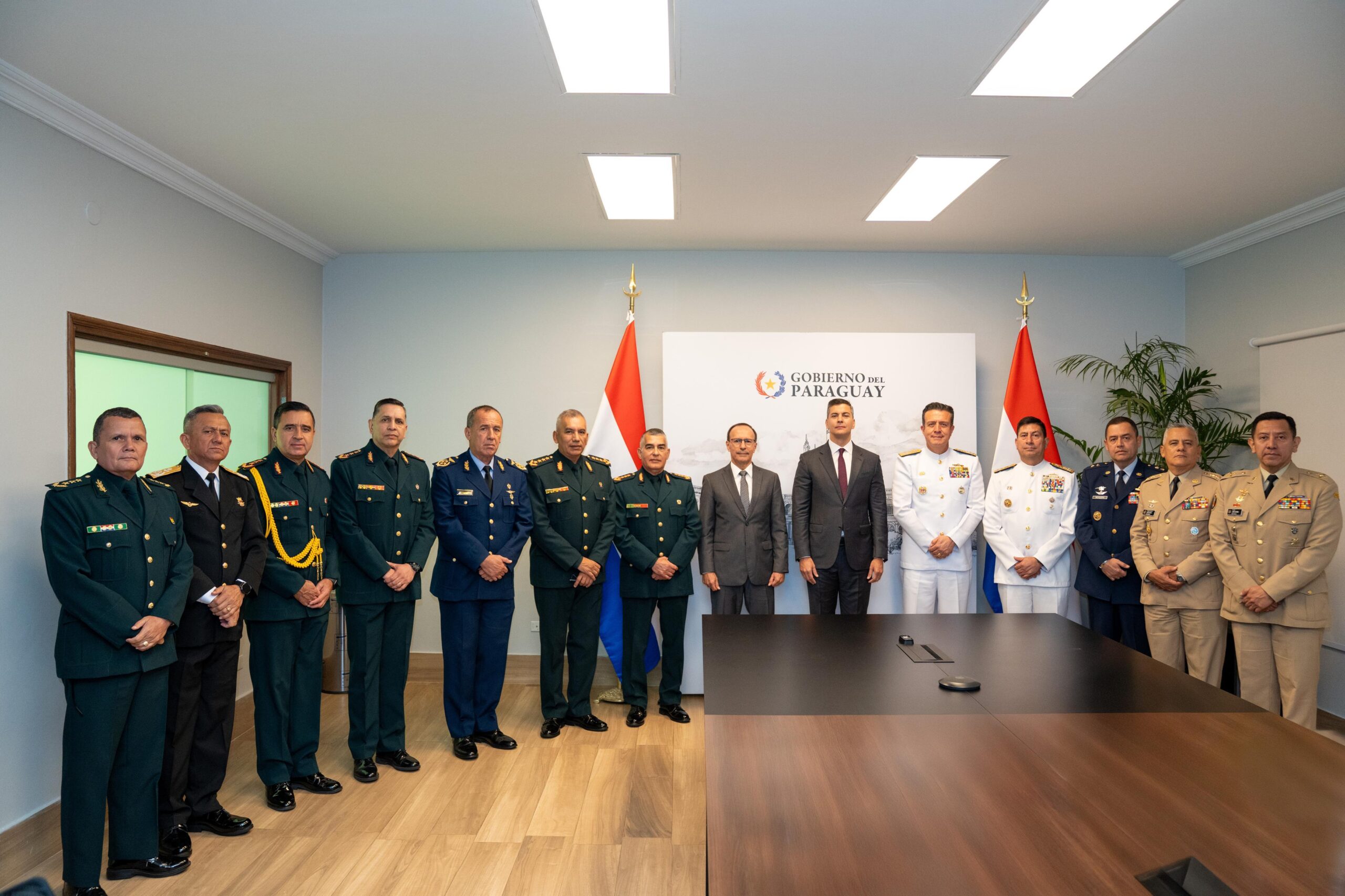 Paraguay y Colombia firman 58 acuerdos en seguridad y defensa