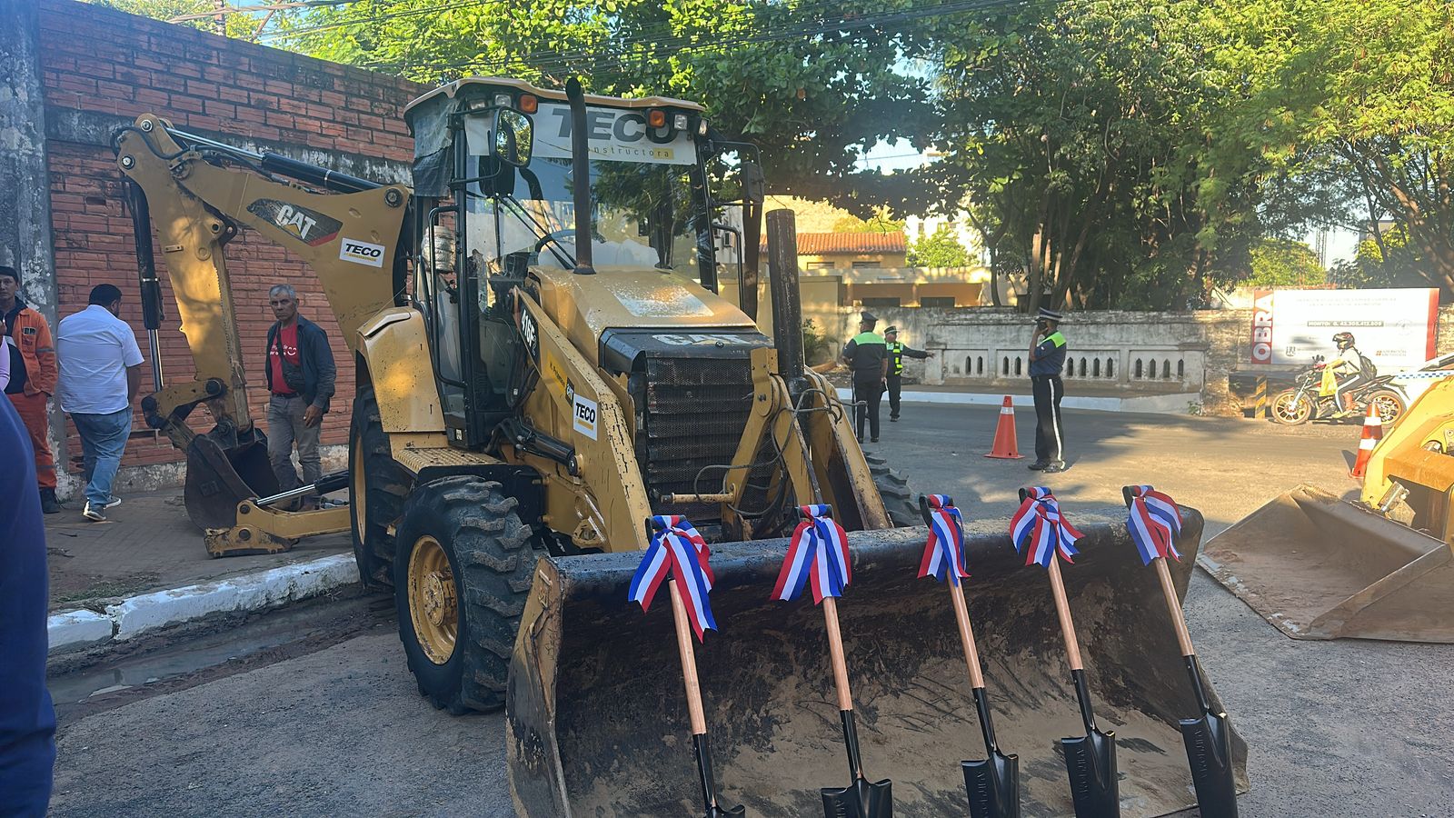 Palada inicial de la obra de desagüe pluvial de la Cuenca General Santos y San Antonio