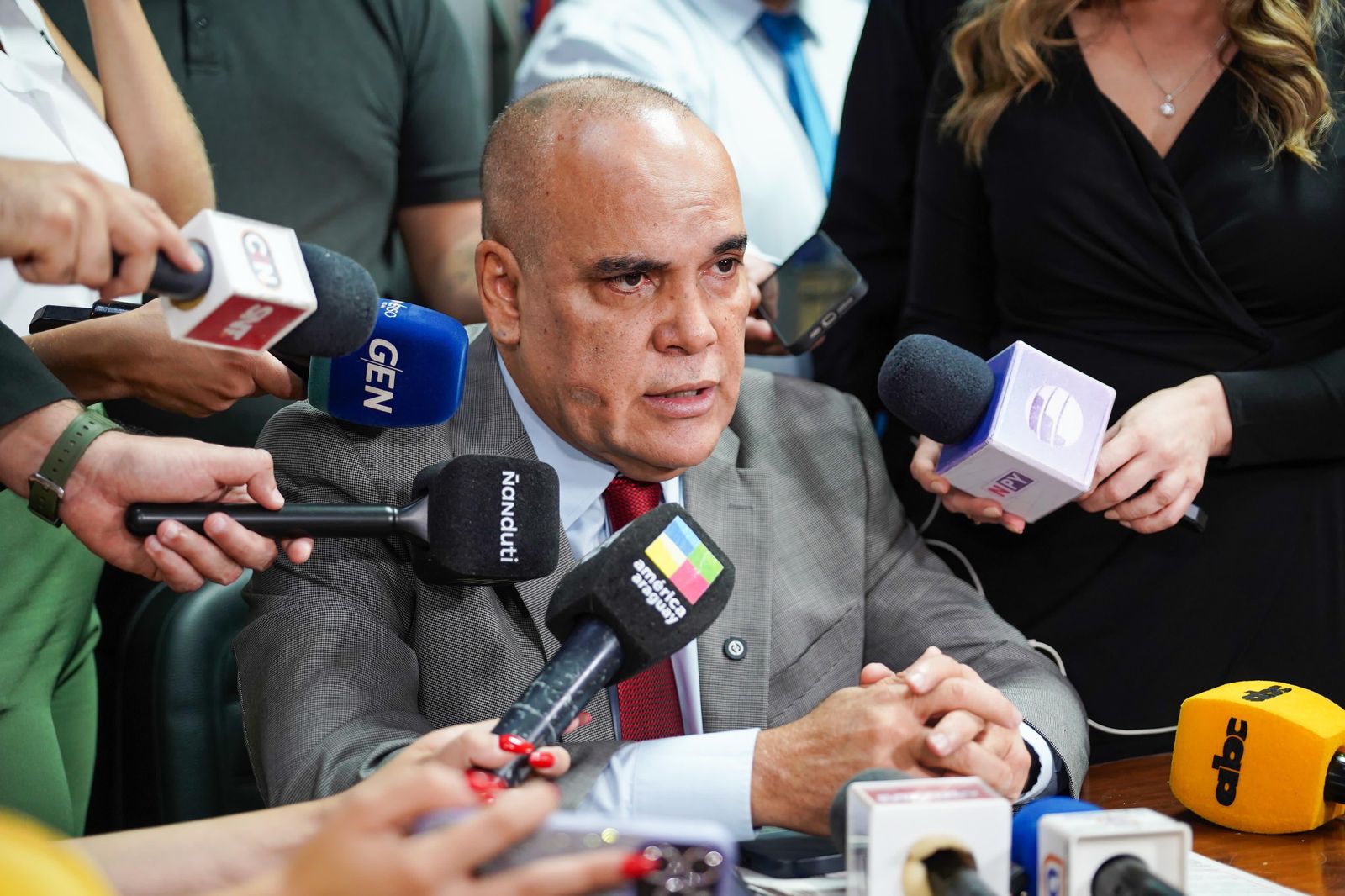 Bachi Núñez denuncia persecución política y celebra que Mario Abdo se ponga a disposición de la justicia