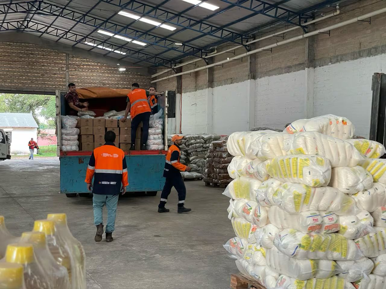 Envían 55.000 kilos de alimentos a afectados en Boquerón