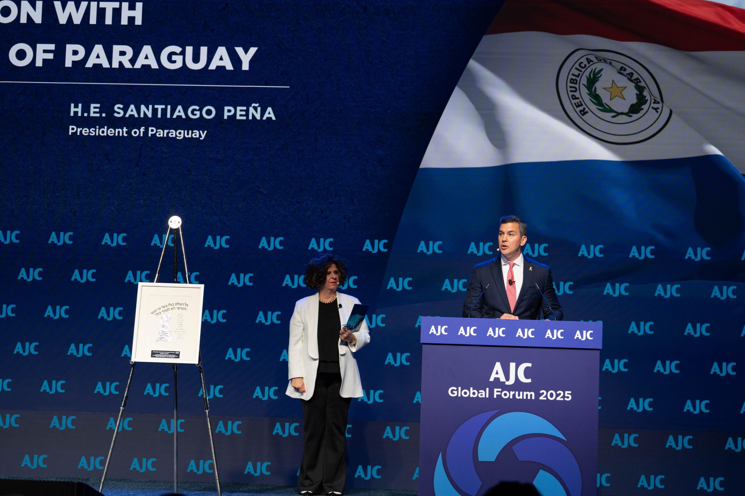 Santiago Peña recibe premio Gesher del Comité Judío Americano