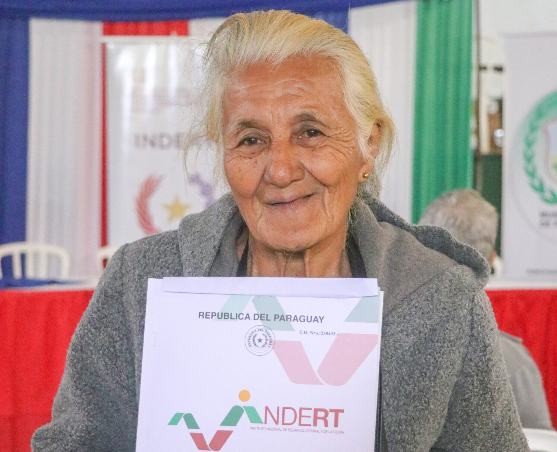 Avanza la equidad en el acceso a la tierra: Más de la mitad de los títulos entregados son para mujeres