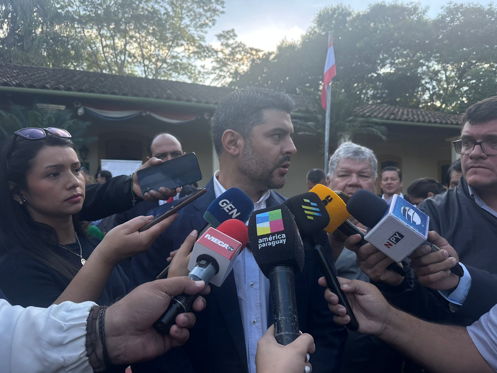 Jardín Botánico recibe nuevos vehículos para fortalecer tareas operativas