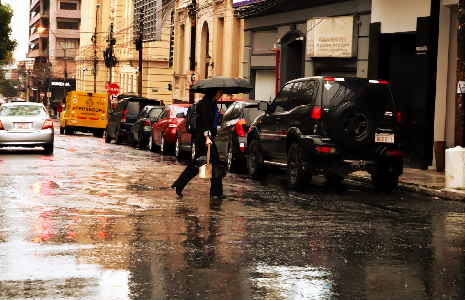 Se aproxima un frente frío con lluvias y tormentas eléctricas, según Meteorología
