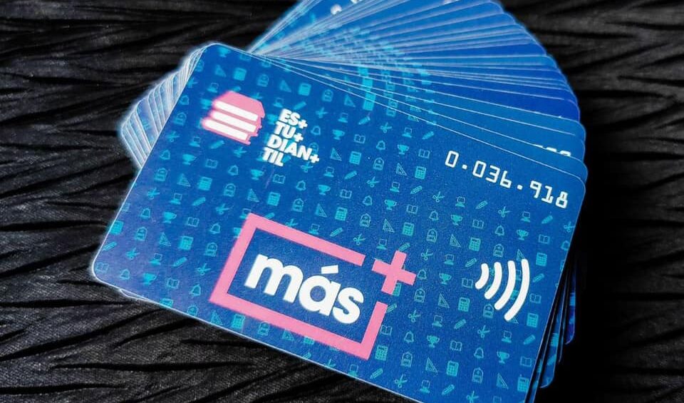 MEC amplía cobertura del boleto estudiantil con nueva entrega de tarjetas