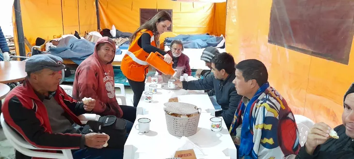 Más de 100 personas recibieron atención médica en el albergue transitorio