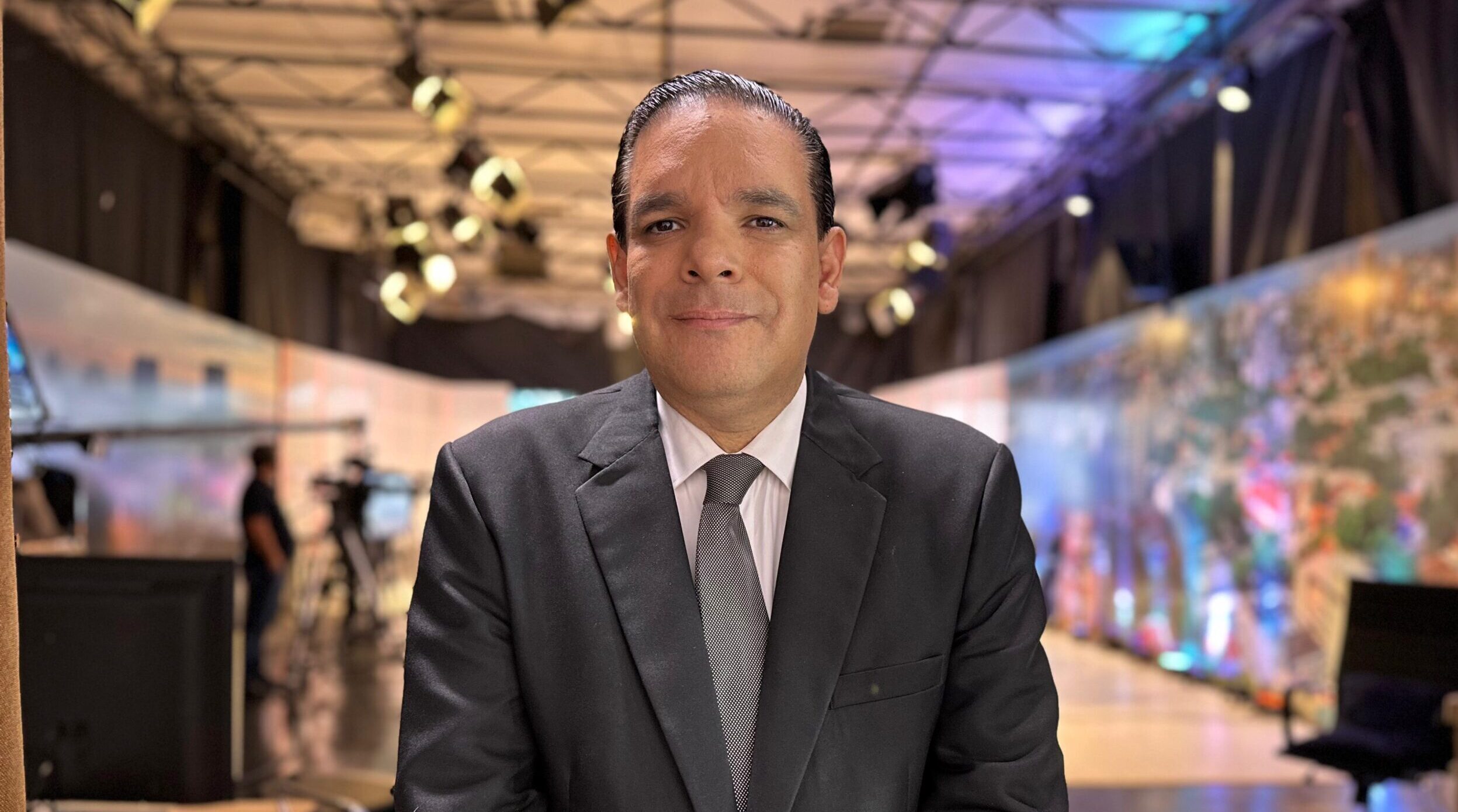 Crece el riesgo financiero: Miles recurren a prestamistas informales