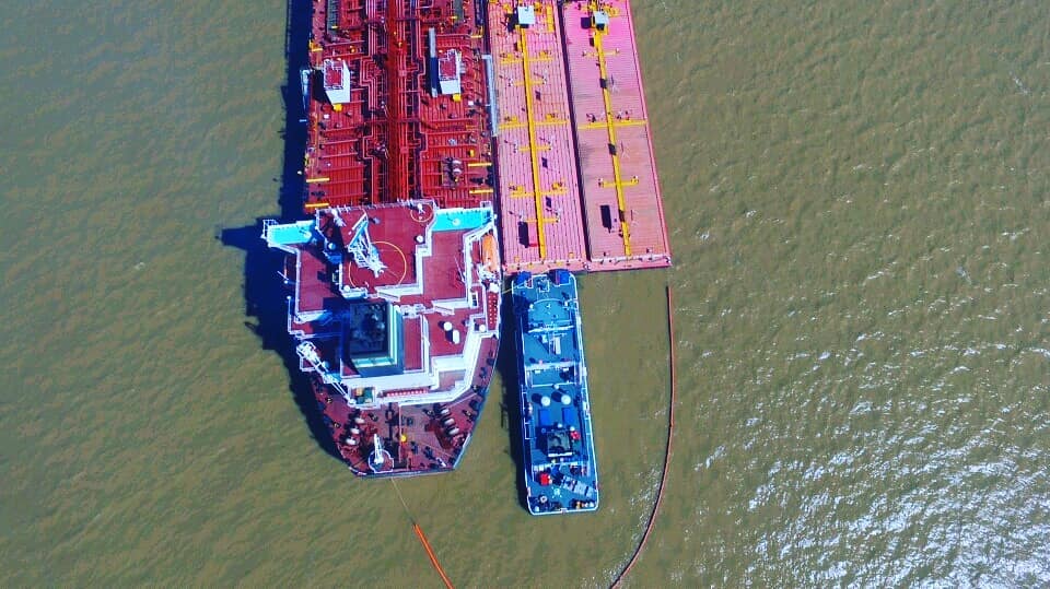 Transbordo de combustible: Logran prórroga clave de 10 meses tras negociaciones bilaterales