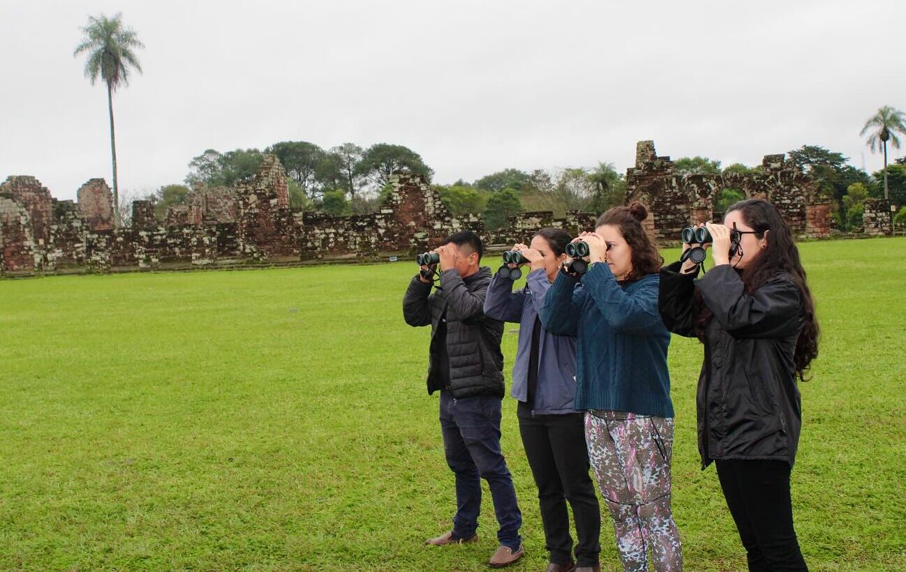 Con binoculares y memoria: El turismo que une naturaleza y cultura
