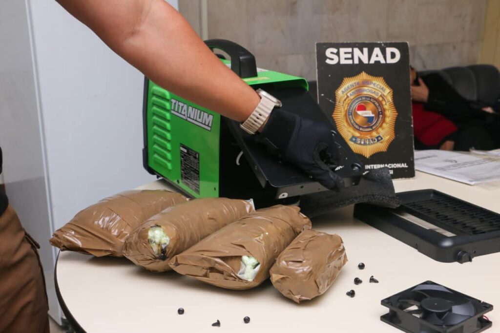 Droga es oculta en encomiendas interceptada en el aeropuerto