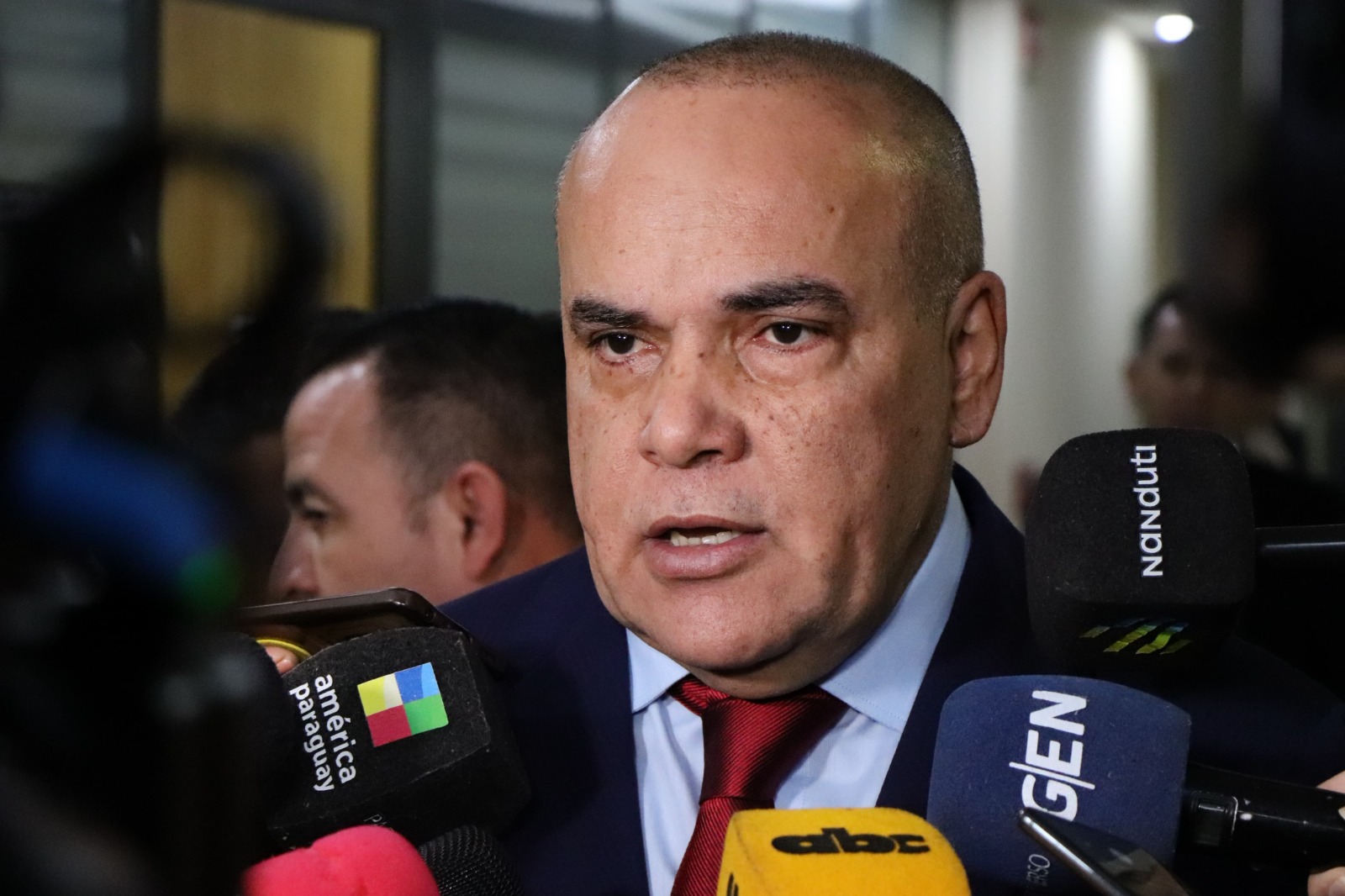 Senadores proponen mantener horario único