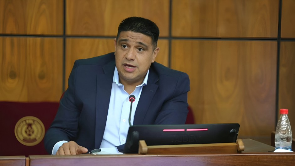 Hugo Meza pide cambios en gabinete para fortalecer gestión presidencial