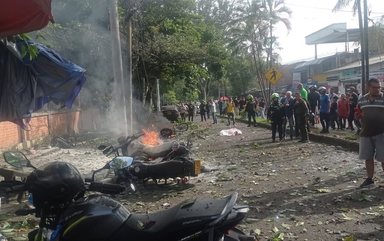 Declaran conmoción interior: Narcoterrorismo y derribo de helicóptero en Colombia dejan 18 muertos